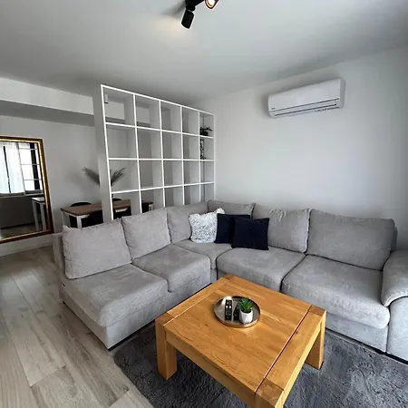 Laura Apartmán *